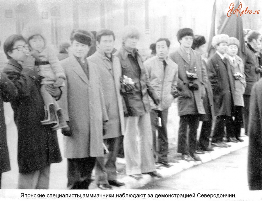 Северодонецк - Японские специалисты,аммиачники,наблюдают за демонстрацией Северодончан.