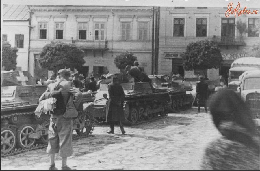 Самбор - Самбор Немецкие танки на улицах города