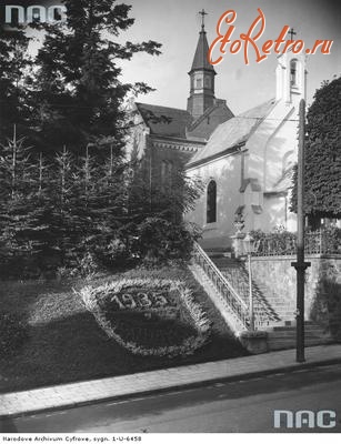 Трускавец - Трускавець. Живий календар року (1935) вирощений з квітів біля костелу.