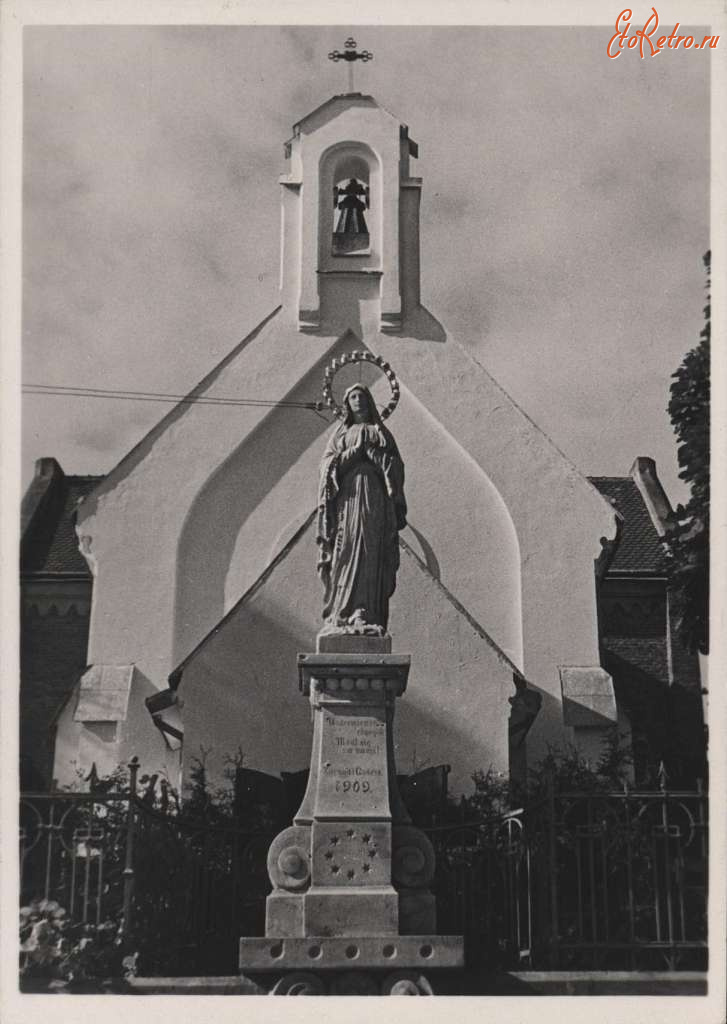 Трускавец - Трускавець.  Статуя Матері Божої при польськім костелі.
