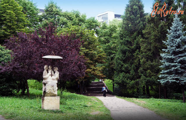 Трускавец - Трускавець.  Скульптура з тисаного каменя в парку.