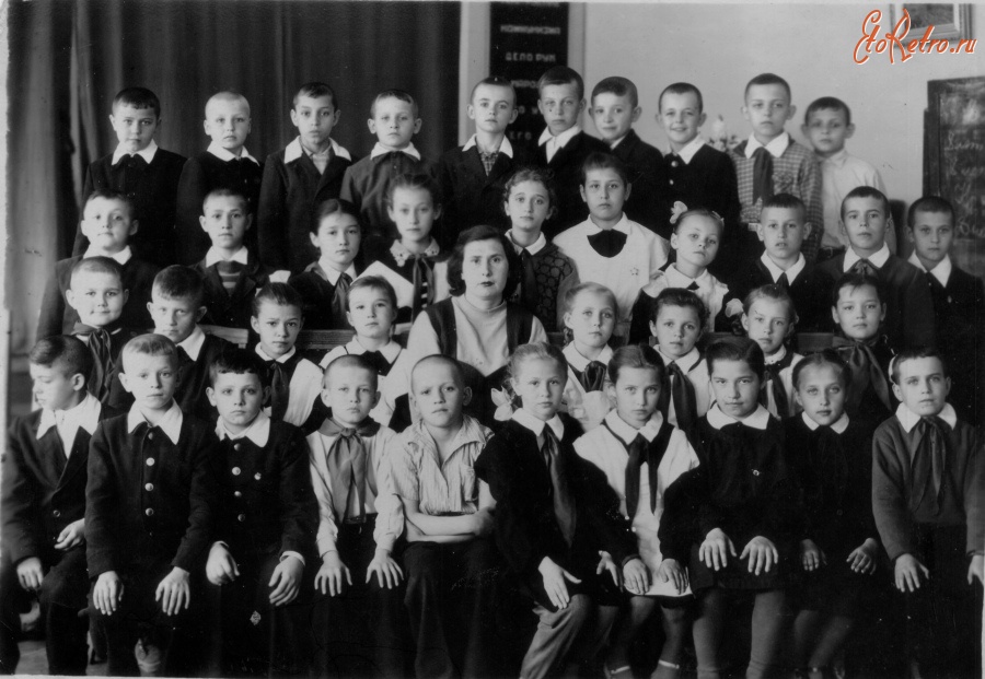 Запорожье - СШ № 26 г. Запорожье.4-б класс. 1962 год.