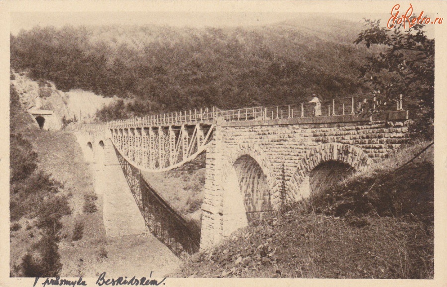 Сколе - Бескидський тунель (побудований в 1886 р.).Проходить під Карпатським хребтом з Львівської та Закарпатської областей.