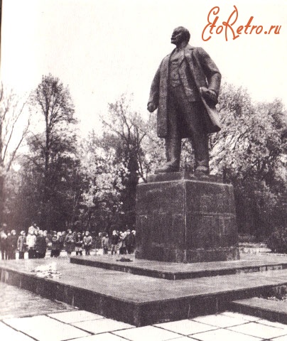Гадяч - Памятник Ленину.