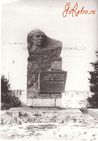Диканька - Памятник Н.Островскому