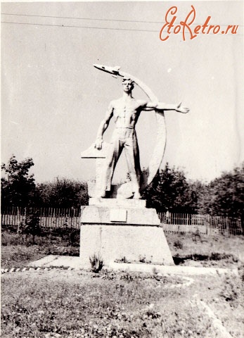 Диканька - Памятник строителям социализма