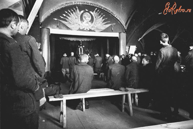 Суздаль - Итальянские военнопленные лагеря № 160 на молебне