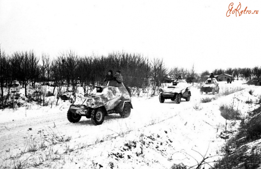 Волгоградская область - Бронеавтомобили БА-64 на дороге в районе Сталинграда.