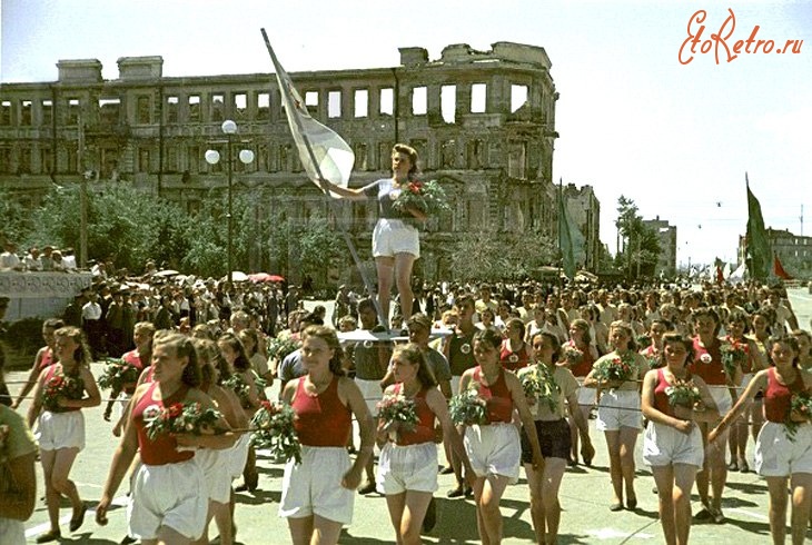 Волгоград - Первый послевоенный физкультурный парад в Сталинграде.