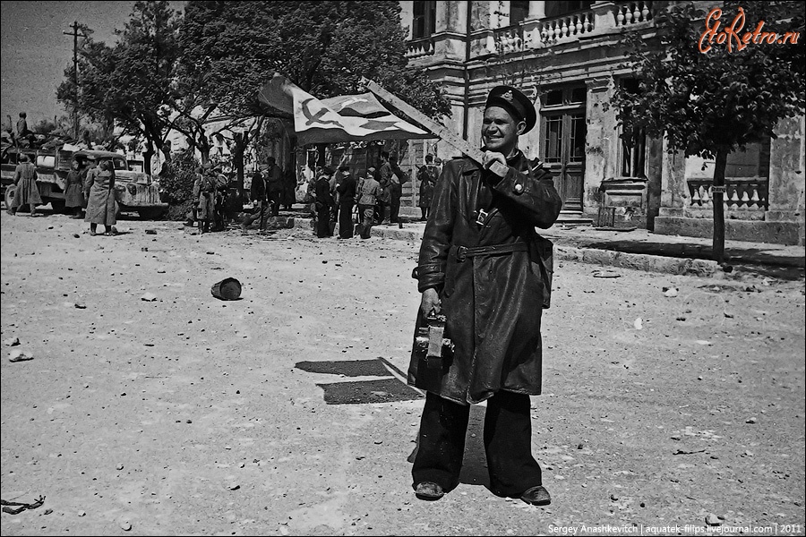 Севастополь - Евгений Халдей в Севастополе, май 1944