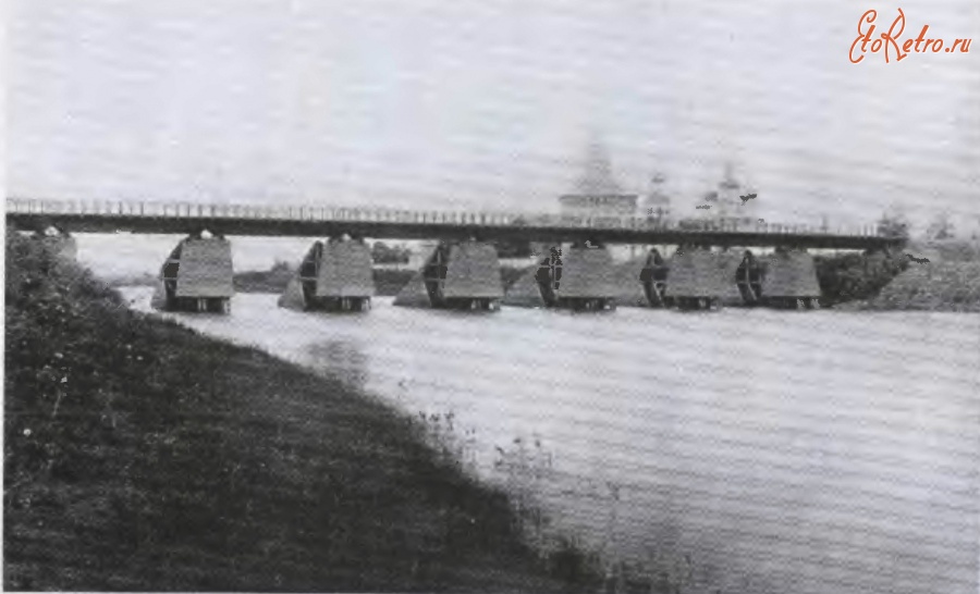 Вологодская область - Вологодско-Архангельская железнодорожная линия (1894—1897)  7-я верста. Железный мост на временных деревянных быках через реку Вологду.