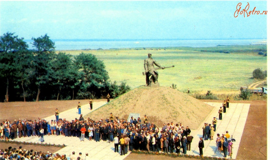Канев - Канев.Памятник в честь воинов 26-й армии