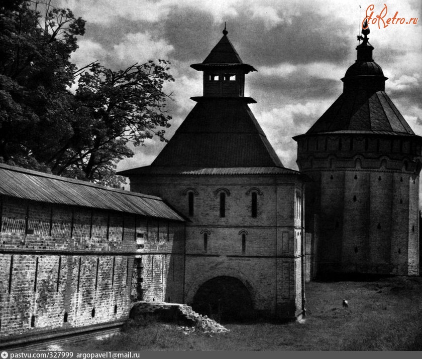 Вологда - Спасо-Прилуцкий монастырь. Башни юго-западной стены