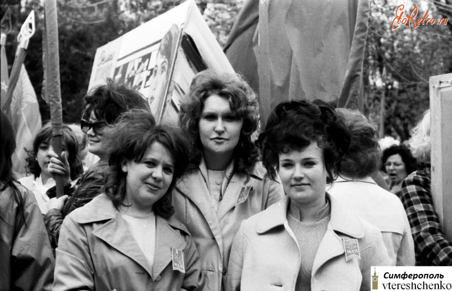 Симферополь - Симферополь. Демонстрация. Фото на память 7 ноября 1972 года