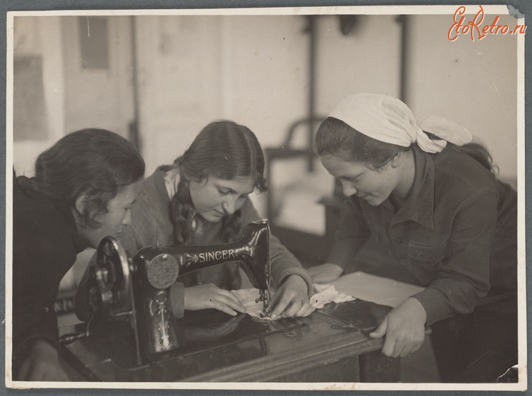 Симферополь - Швейный кружок в татарской школе, 1931