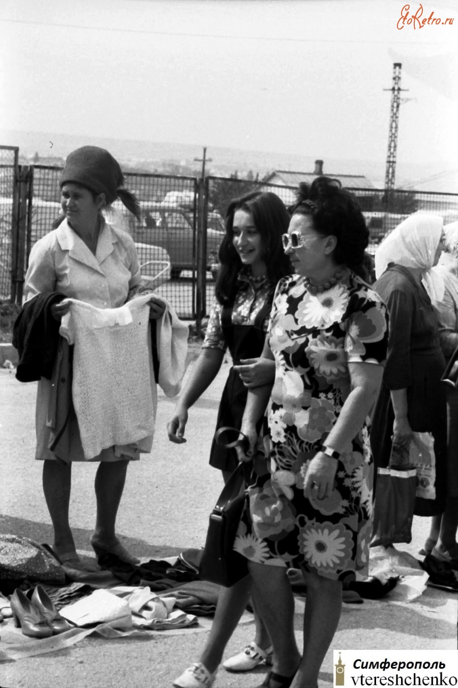 Симферополь - Симферополь. Ретро-фото – девушки на улицах города (начало 70-х)