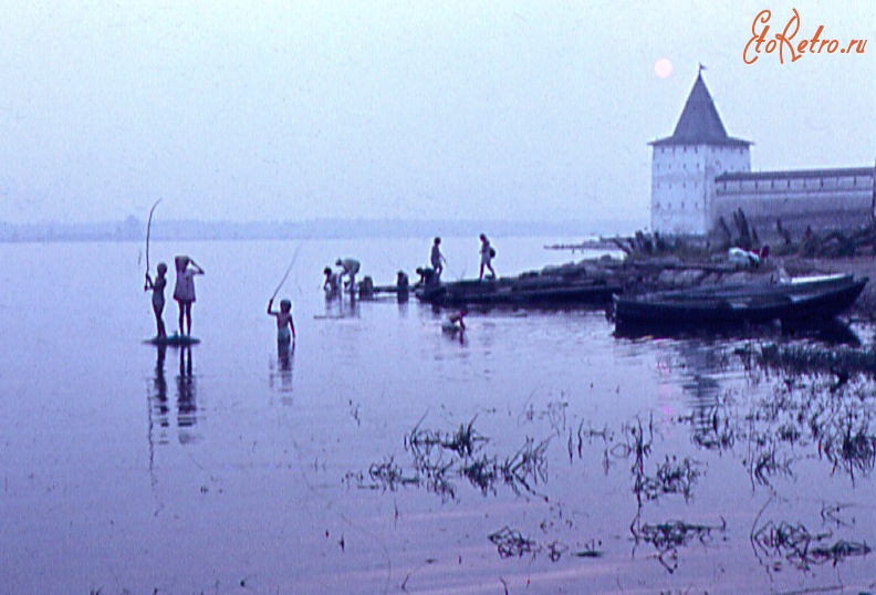 Кириллов - На Сиверском озере. 1972.