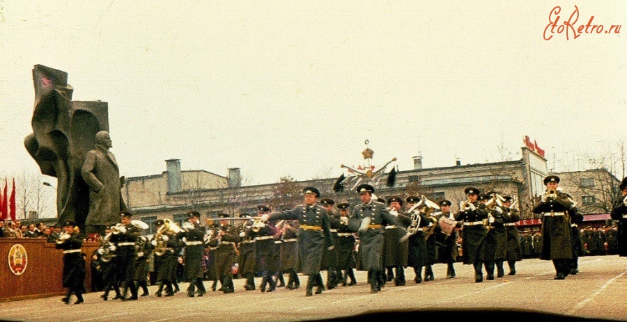 Пружаны - Военный оркестр 31-й ракетной дивизии на ноябрьской демонстрации