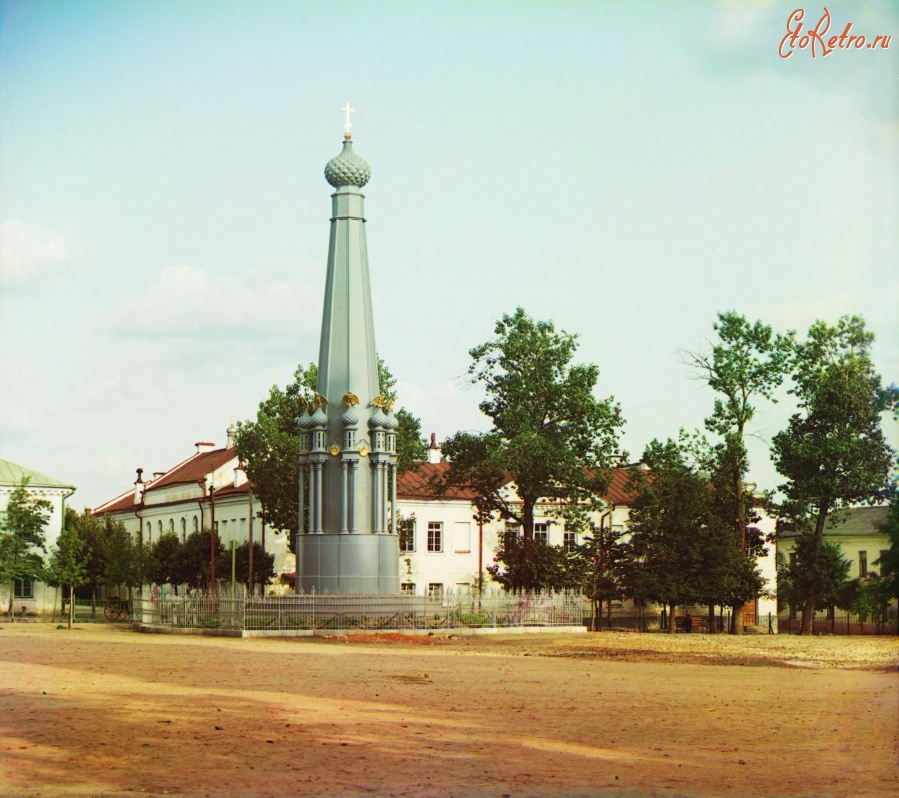 Полоцк - Полоцк. Памятник войны 1812 г. на площади около Николаевского собора