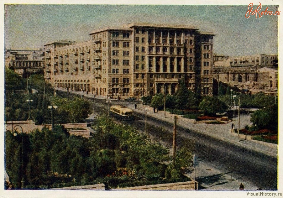 Баку - 1954. Баку. Жилой дом на площади Низами