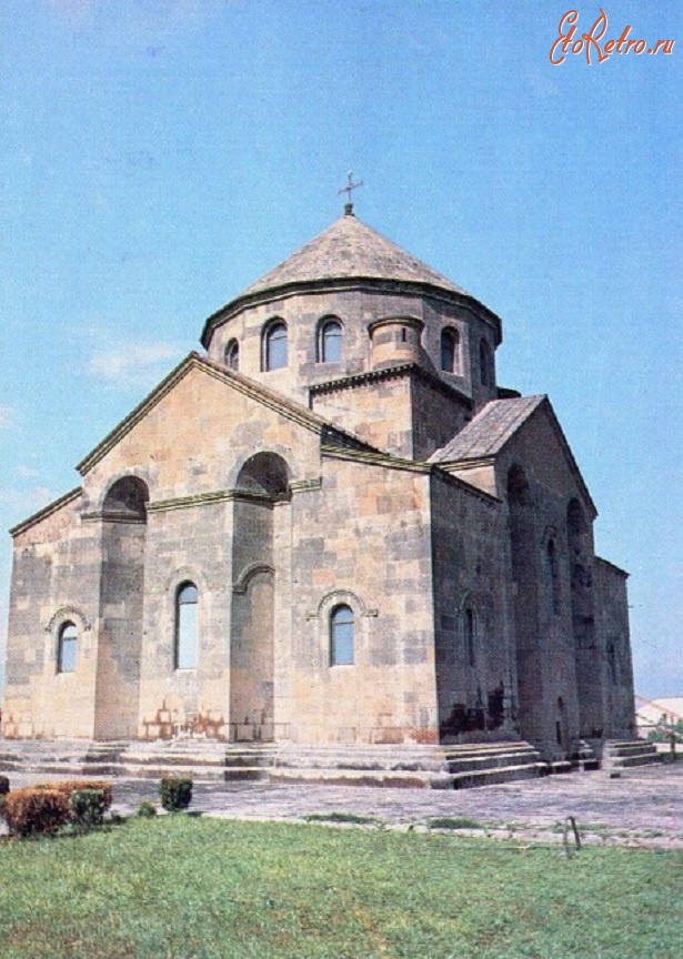 Армения - Эчмиадзин. Храм св. Рипсиме. 618 г.