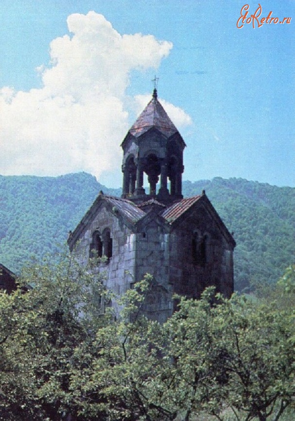 Армения - Ахпат. Колокольня. (1245 г. )