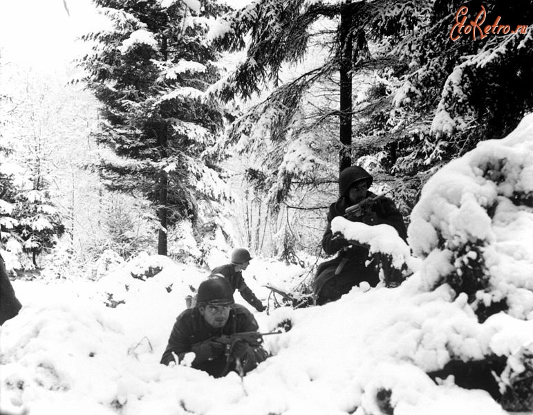 Бельгия - 4 января 1945 года.Американские солдаты 75-й пехотной дивизии в Арденнах.