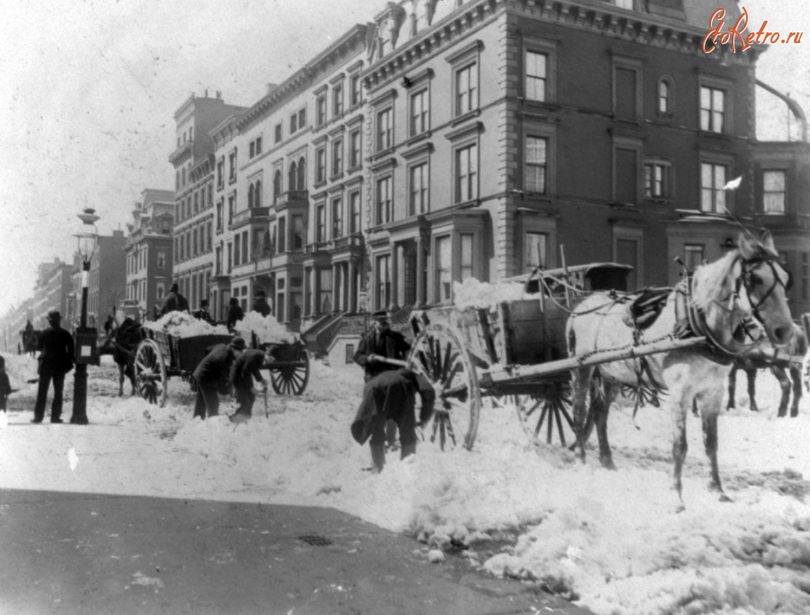 Соединённые Штаты Америки - Нью-Йорк.  Очищення вулиць від снігу.