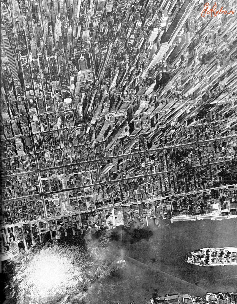 Нью-Йорк - A impact vertical view of Midtown Manhattan over 10,000 feet high. July 1944. США,  Нью-Йорк (штат),  Нью-Йорк,  Манхеттен