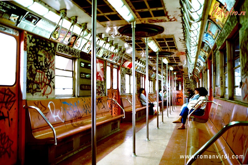 Нью-Йорк - В вагоне метро.