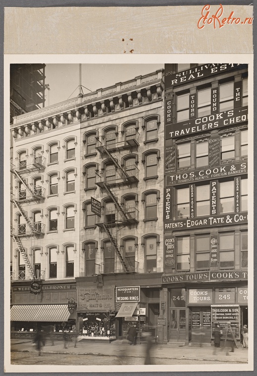Нью-Йорк - Бродвей. Фасад дома N.243, 1912