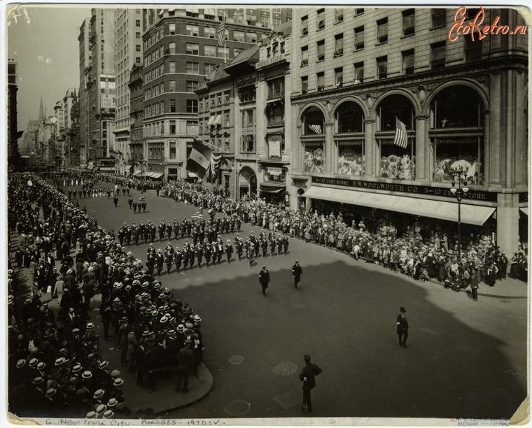 Нью-Йорк - Манхэттен. Пятая авеню и 40-я улица, 1920