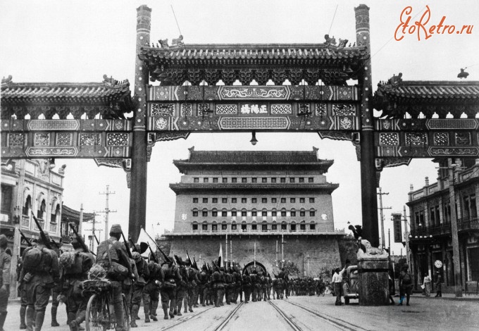 Пекин - Один из первых снимков японской оккупации Бейпина (Пекина) в Китае.