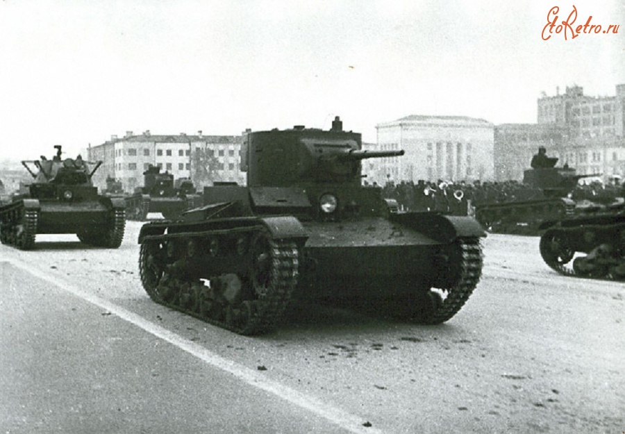Самара - Танкисты – участники военного парада 7 ноября 1941 года на площади им.В.В.Куйбышева
