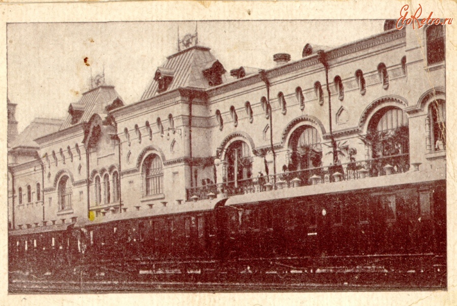 Владивосток - Железнодорожный вокзал. Вид с путей сообщения Россия , Приморский край , Владивостокский городской округ , Владивосток