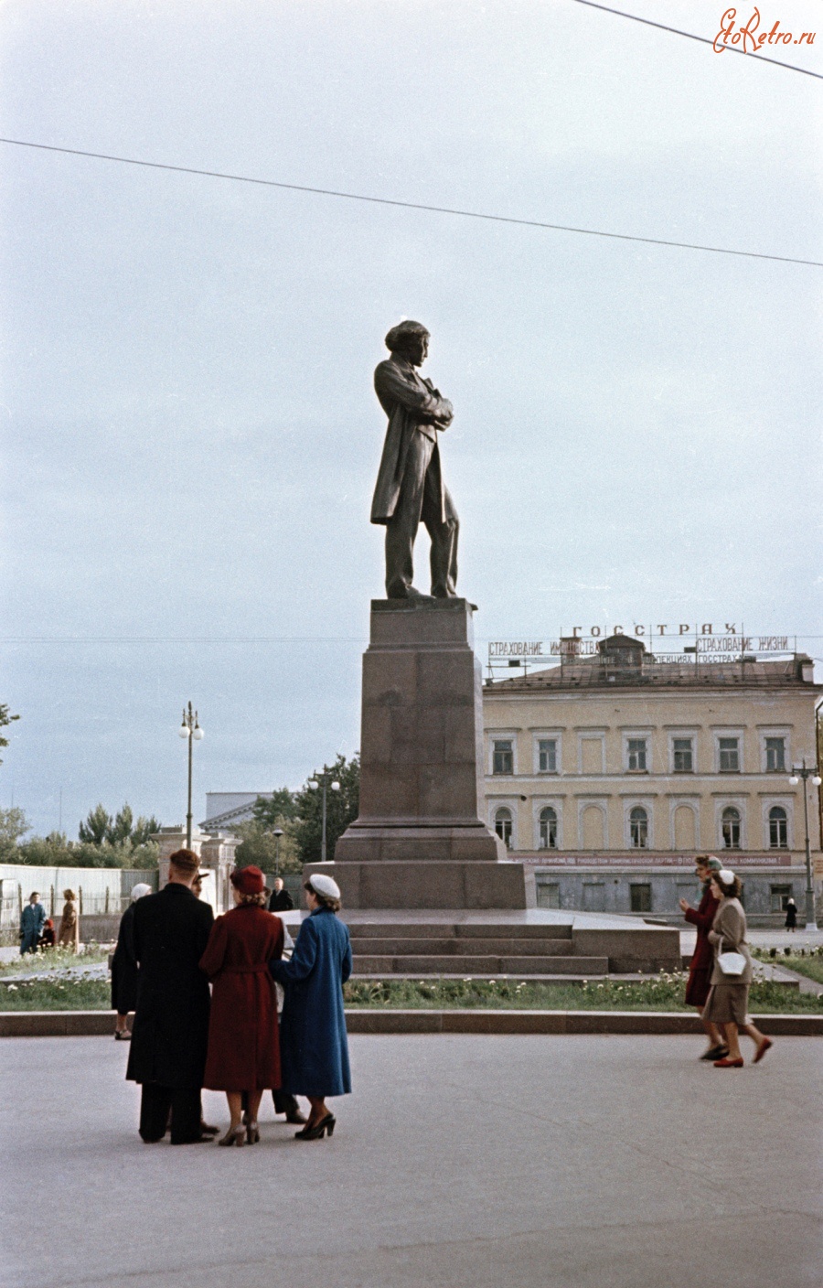 Саратов - Памятник Чернышевскому в 1957 году в цвете