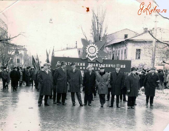 Саратов - Колонна политехнического института на демонстрации