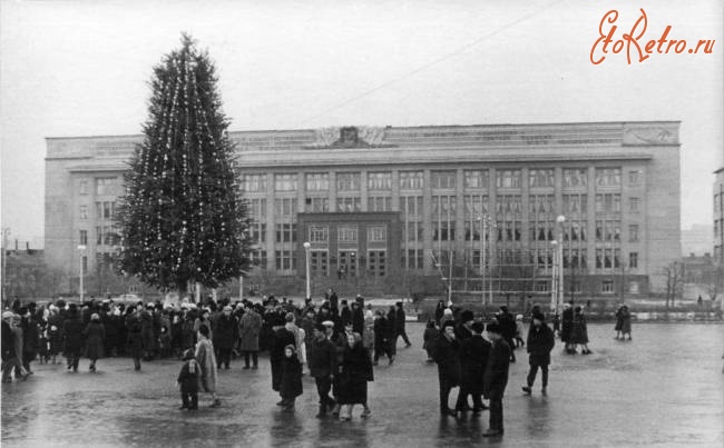 Саратов - Новогодняя елка на площади Революции