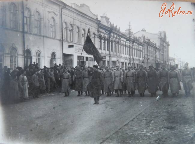 Саратов - Улица Большая Казачья.Празднование 1 мая 1920 г.