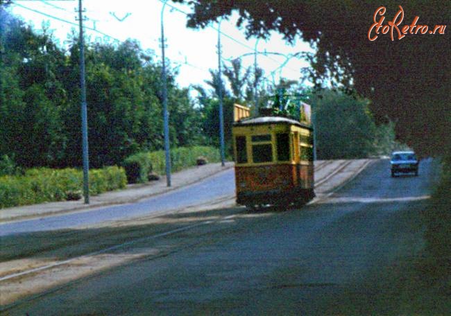 Саратов - Ретро-трамвай на улице Серова