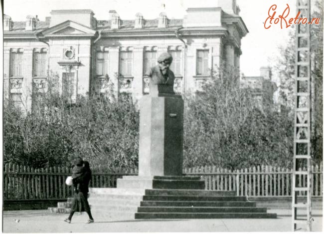 Саратов - Бюст Н.Г.Чернышевского на Астраханской улице