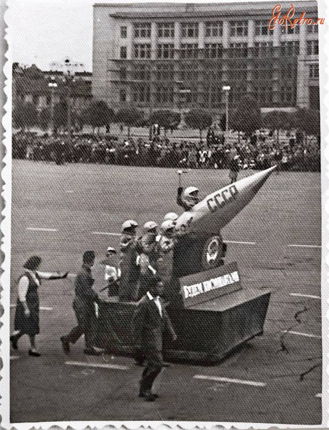 Саратов - 1 мая 1961 г. на площади Революции