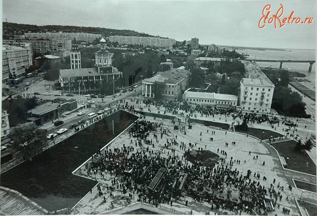 Саратов - Панорама Музейной площади и Набережной Космонавтов