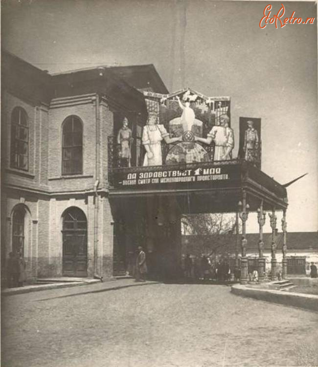 Саратов - Балкон театра им.Н.Г.Чернышевского 1 мая 1931 г.