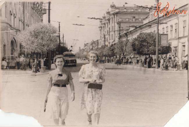 Саратов - Девушки-студентки на проспекте Кирова