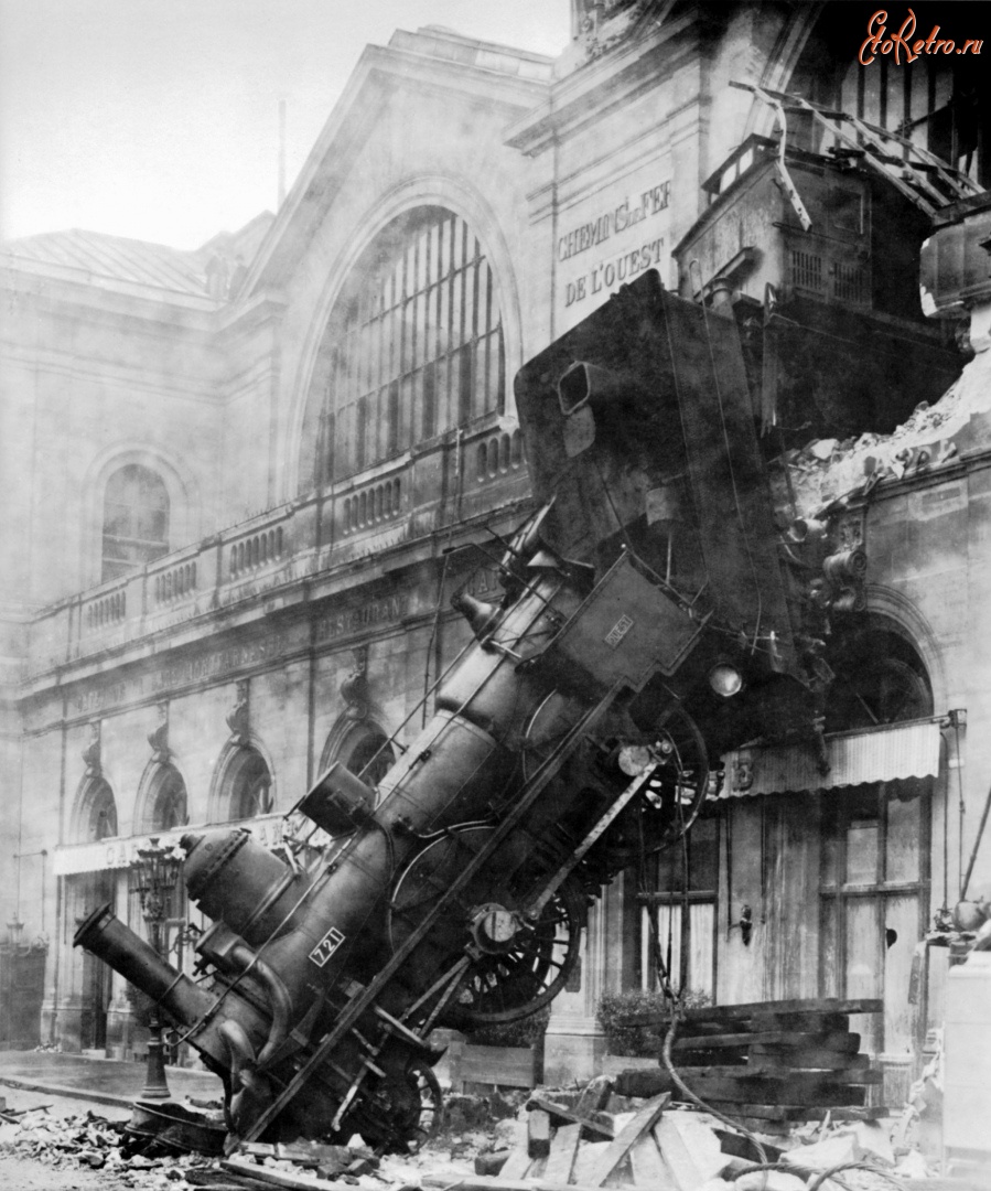 Париж - Крушение поезда на Gare Montparnasse в Париже в 1895 году.