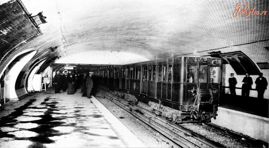 Париж - Metro de Paris. Ligne 3. Motrice Thomson serie 300. Republique Франция