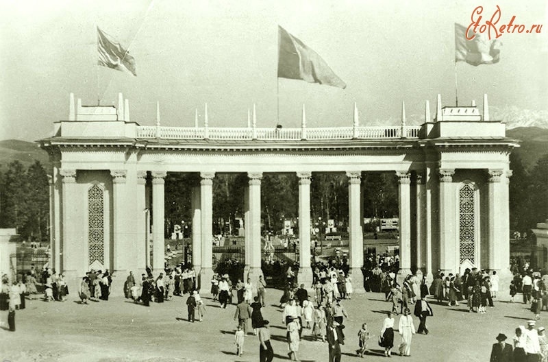 Алма-Ата - Вход в Парк Культуры и Отдыха им. Горького, 1950-1960