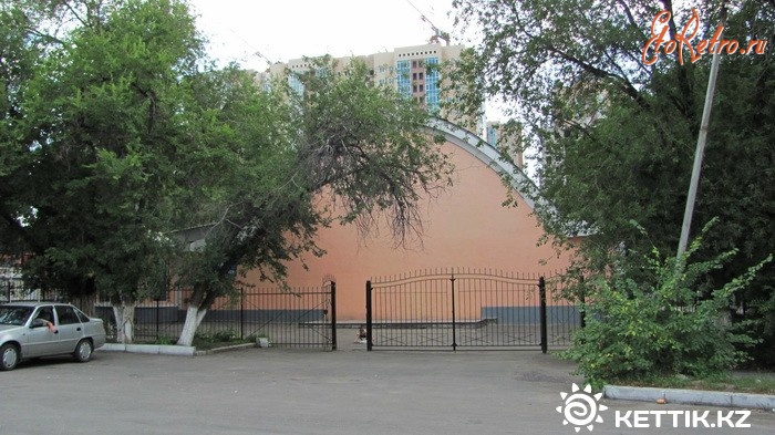 Алма-Ата - Тастак. Бывший кинотеатр Спутник, 2010