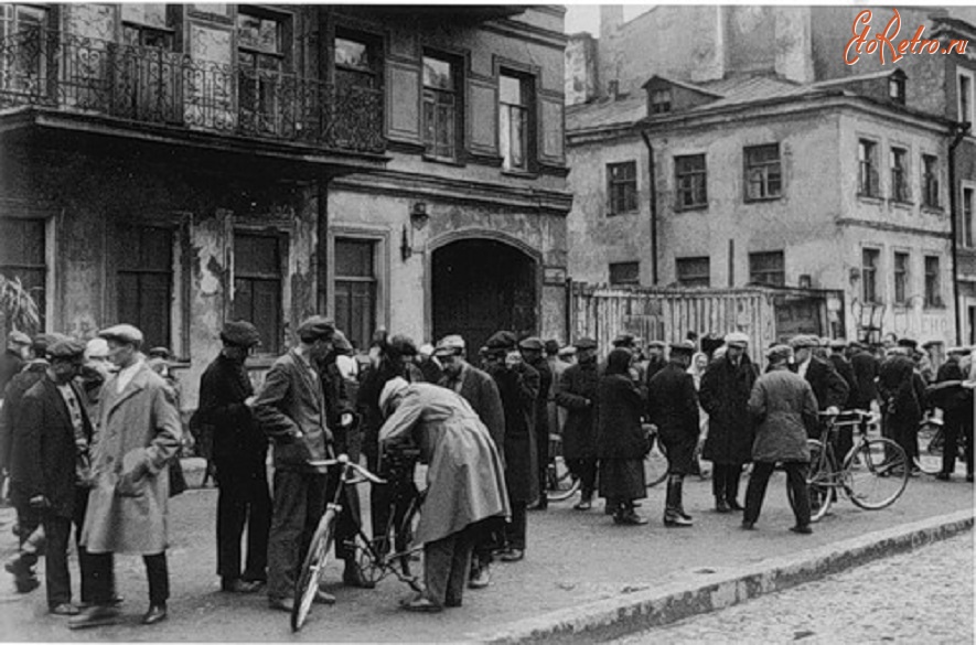 Старые магазины, рестораны и другие учреждения - Часть Предтеченского рынка. 1929 год.